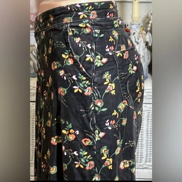 Anthropologie Pilcro Pants Cotton corduroy flare leg floral print Black size 26 - Picture 4 of 9